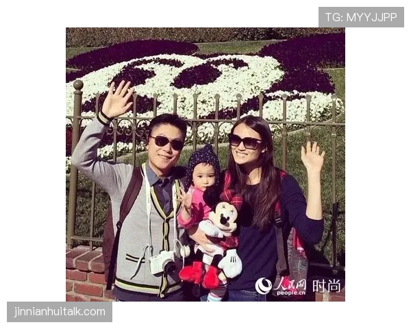 李小鹏晒家居照,那沙发比我年终奖还豪,隔着屏幕就被打懵 李小鹏晒家居照,那沙发比我年终奖还豪,隔着屏幕就被打懵